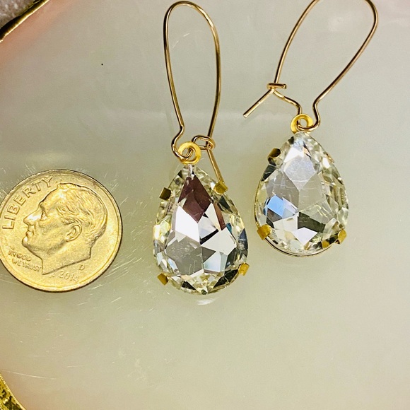 Long kidney wire sparkly clear drop earrings - Picture 2 of 4